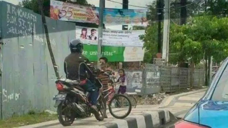 Kisah Daffa, Bocah Pemberanni Penjaga Trotoar 