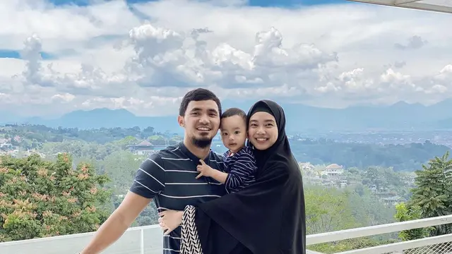 7 Potret Harmonis Achmad Hulaefi dan Lindswell Kwok, Dikaruniai Anak Kedua