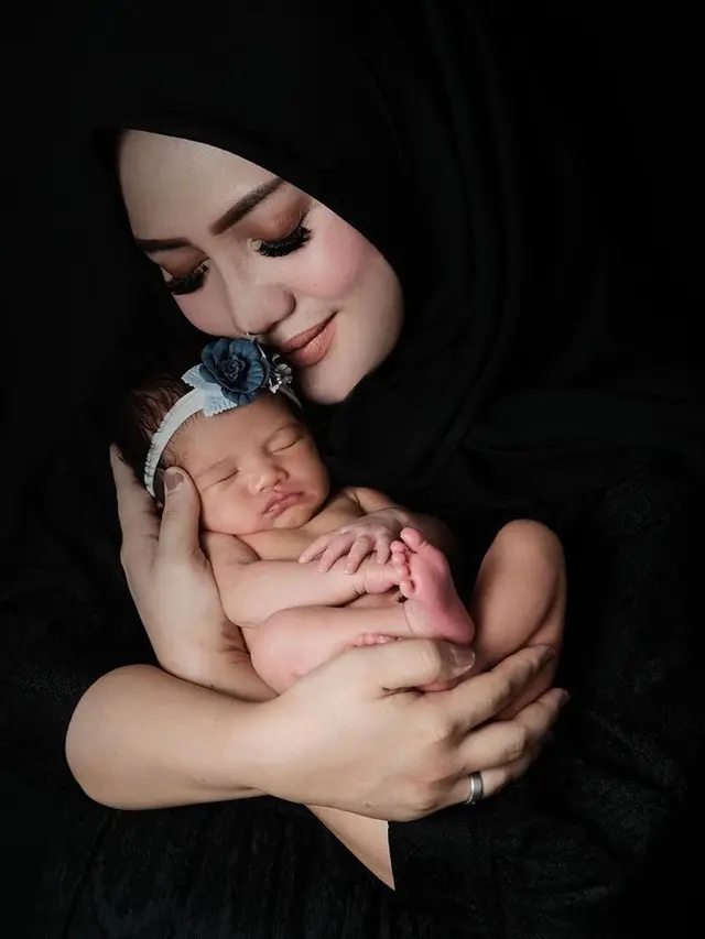 6 Gaya Pemotretan Baby Gege, Anak Ketiga Yulita MasterChef yang Menggemaskan