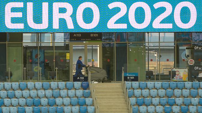 Pemandangan bangku penonton Stadion Saint Petersburg di Rusia, Selasa (4/2/2020). Pembangunan Stadion Saint Petersburg memakan biaya sekitar Rp 15,8 triliun dan menjadikannya sebagai arena sepak bola termahal di dunia. (Olga MALTSEVA/AFP)