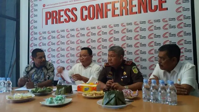 Kajati Sulsel Firdaus Dewilmar mengawali tugasnya di Sulsel dengan bertandang ke Kantor Anti Corruption Committee Sulawesi (Liputan6.com/ Eka Hakim)