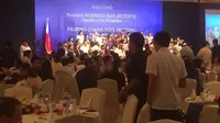 Komunitas Filipina berkumpul untuk bertemu Presiden Rodrigo Duterte di Hotel Shangri-La Jakarta. (Liputan6.com/Andreas Gerry Tuwo)