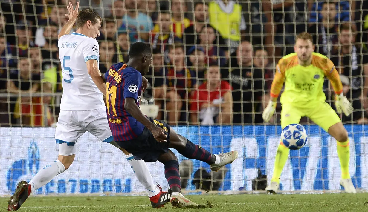 Proses terjadinya gol yang dicetak gelandang Barcelona, Ousmane Dembele, ke gawang PSV Eindhoven pada laga Liga Champions di Stadion Camp Nou, Barcelona, Selasa (18/9/2018). Barcelona menang 4-0 atas PSV. (AFP/Josep Lago)