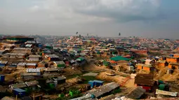 Pemandangan Kamp Pengungsi Kutupalong, Bangladesh, 30 April 2018. Ada sekitar 700 ribu pengungsi Rohingya yang kini terancam dengan banjir dan tanah longsor mengingat semakin mendekatnya musim hujan. (AP Photo / A.M. Ahad)