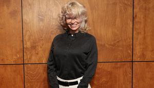 Pamela Anderson menghadiri peragaan busana Tory Burch Fall/Winter 2026 selama New York Fashion Week (NYFW) di Sotheby's pada 11 Februari 2026 di New York City, Amerika Serikat. (Dimitrios Kambouris/Getty Images for Tory Burch/AFP)