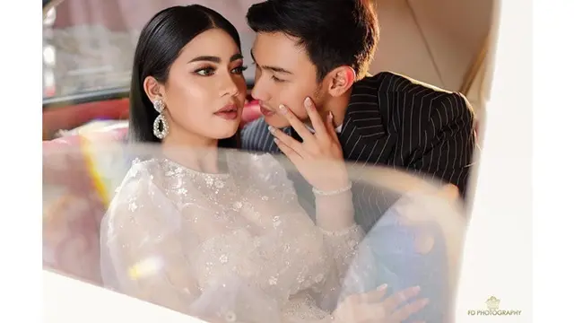 5 Pemotretan Caesar Hito dan Felicya Rayakan Hari Valentine, Mesra di Mobil