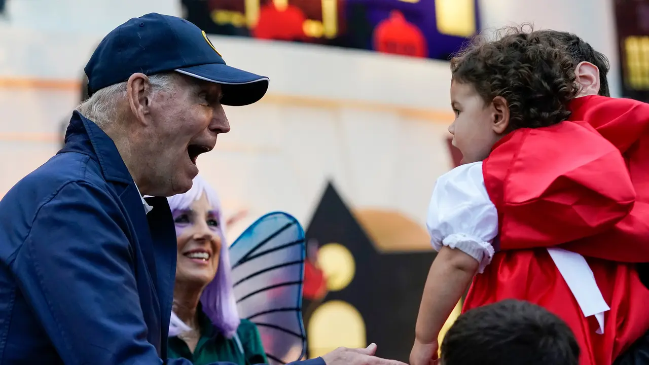 Joe Biden Rayakan Halloween Bersama Anak-Anak di Gedung Putih