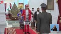 Ibu Iriana Jokowi mendampingi Presiden Jokowi di upacara HUT RI ke-77 dengan mengenakan sandal dari Hermes (Tangkapan layar YouTube Sekretariat Presiden)