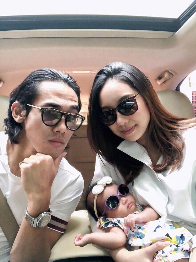 Seleb cantik yang terlibat hubungan asmara dengan pemain sepakbola tanah air