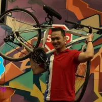 Fadlan berpartisipasi dalam pemotretan 18 artis pecinta olahraga spesial ulang tahun Bintang.com yang ke-2. 