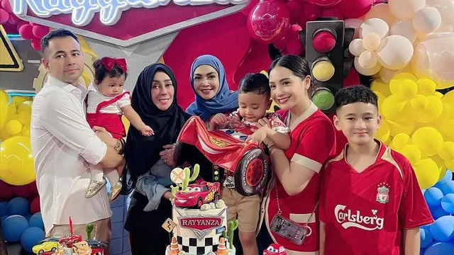 Potret Ulang Tahun Rayyanza ke-3 Bertemakan Animasi Cars. [@rieta_amilia]