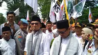 Maman Imanulhaq dan Jefry Romdonny saat mendaftar ke KPUD (Liputan6.com/Panji)