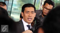 Penasehat hukum Rusli, Achmad Rifai menyatakan kliennya tidak akan memenuhi panggilan KPK. Sebab, Rusli hari ini sedang mendaftarkan gugatan praperadilan ke Pengadilan Negeri Jakarta Selatan, Jakarta, Selasa (7/7/2015). (Liputan6.com/Helmi Afandi)