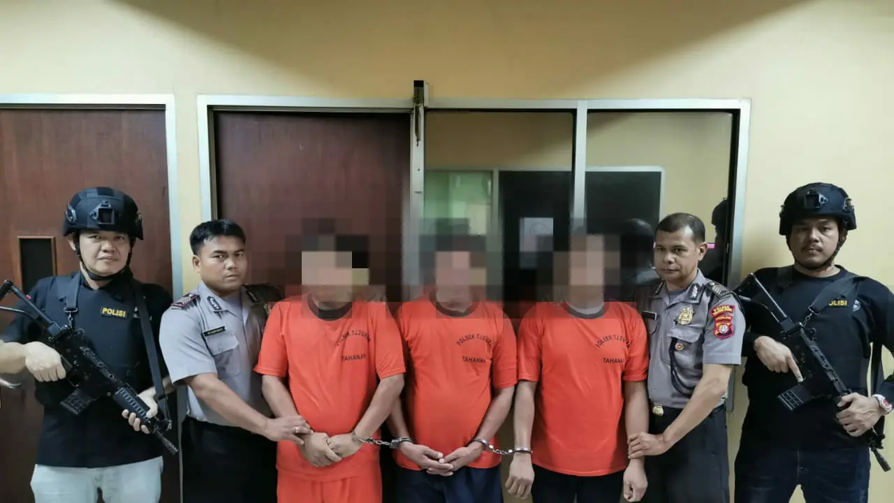 Pakai Pistol Mainan, 3 Polisi Gadungan Peras Pedagang Minuman Keras