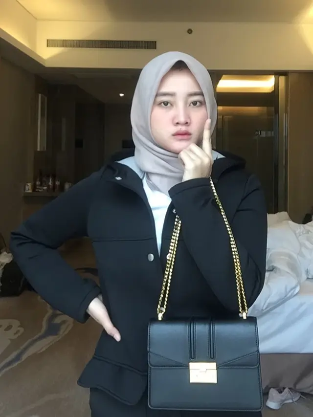 6 Potret Cantik Tunangan Muhammad Nasir yang Seorang Pramugari