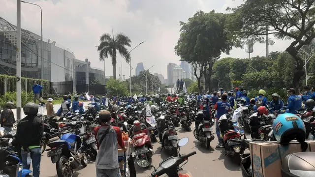 Demo Massa Buruh SBSI di Jalan Gerbang Pemuda, Tanah abang
