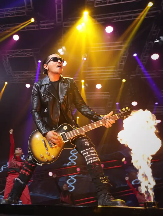 "Ini formasi lengkap perdana setelah kemarin kan pada cuti, yang satu melahirkan, yang satu nikah," ujar Tantri diatas panggung di Studio 6 Emtek City, kawasan Daan Mogot, Rabu (23/11) malam. (Bambang E. Ros/Bintang.com)