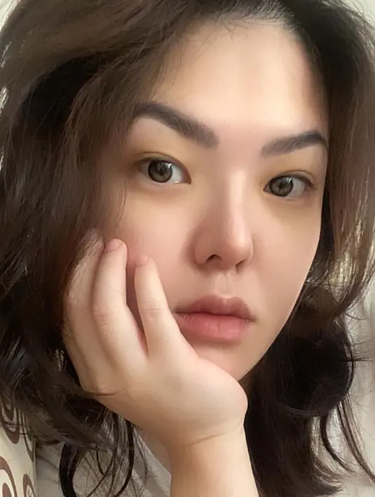 Kini Tina Toon dikenal sebagai sosok politisi muda dari salah satu partai besar di Indonesia. (Foto: instagram.com/tinatoon101)