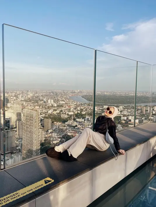 Setelah isu kedekatan Fuji dan Asnawi Mangkualam, sang mantan kekasih  Zhadela Putri jadi sorotan warganet. Sumber (IG: @zhadela)