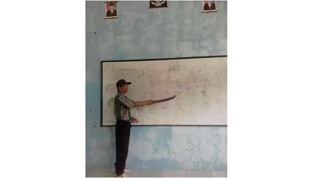 5 Tingkah Laku Guru Nyeleneh Di Dalam Kelas Ini Greget Banget