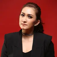 Menurut kabar yang beredar, Zack Lee wajib memberikan nafkah tiap bulan pada putri dari pernikahannya sebesar 5 juta rupiah. Ketika di konfirmasi pada kuasa hukumnya, mengaku tidak mengetahui lantaran itu kesepakatan keduanya. (Febio Hernanto/Bintang.com)