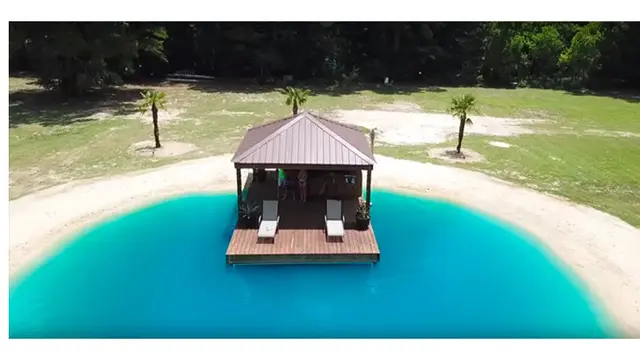 Pria Ini Ubah Halaman Belakang Jadi Pantai Buatan, 5 Potretnya Bikin Takjub