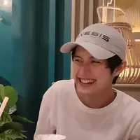 Berkenalan dengan Ken Daisuke, anak sulung Della Puspita dengan mantan suaminya Jocky Fernando. Ken merupakan blaster Jepang, yang memiliki paras rupawan. [Foto: Instagram/dellapuspita00]