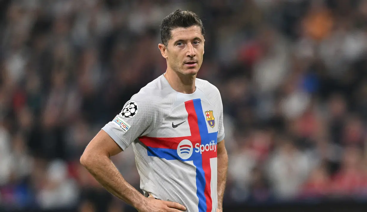 Berusaha membalas, Barcelona tak mampu mengejar skor 0-2 hingga berakhirnya laga. (AFP/Kerstin Joensson)