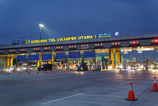33.608 Kendaraan Masuk Jateng, 17 Gardu di Gerbang Tol Kalikangkung Dioperasikan