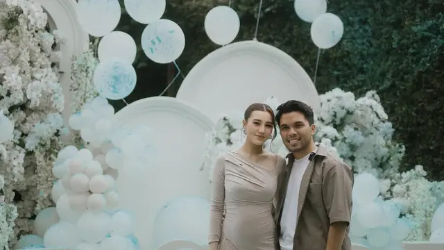 Potret Mesra Aaliyah Massaid dan Thariq Halilintar di gender reveal. (instagram/aaliyah.massaid/thariqhalilintar)