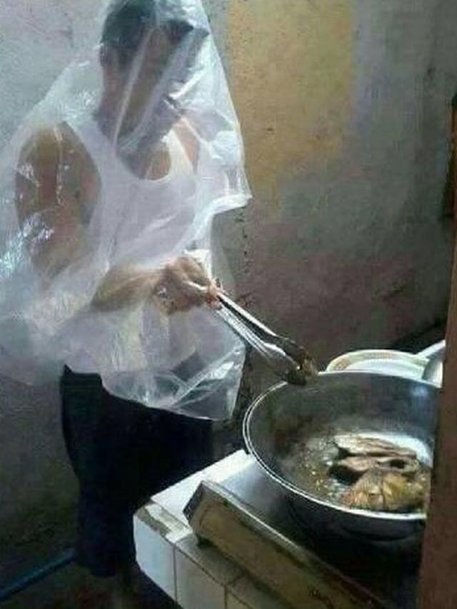 momen kocak pria memasak (foto: brilio)