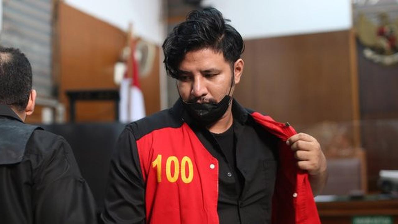 Ammar Zoni Menangis Dituntut 1 Tahun Penjara