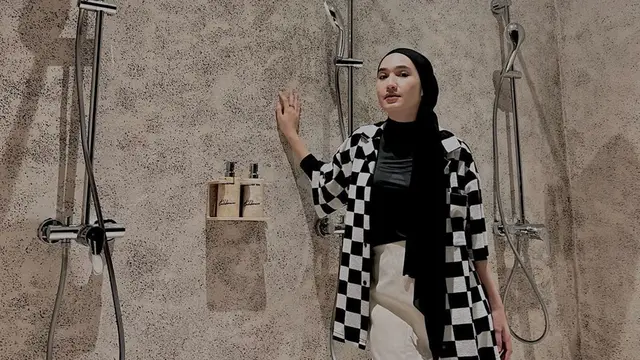 Potret Terbaru Hafna Alliya Istri Angga Putra 'Anak Langit', Gaya Hijabnya Disorot