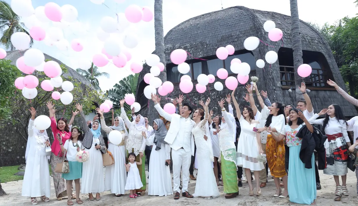 Sebelum akhirnya meresmikan hubungannya, Ifan Seventeen dan artis Dylan Sahara menjalin hubungan sekitar lima tahun. Meski terpaut usia sembilan tahun, Dylan mengaku tidak masalah. (Galih W. Satria/Bintang.com)