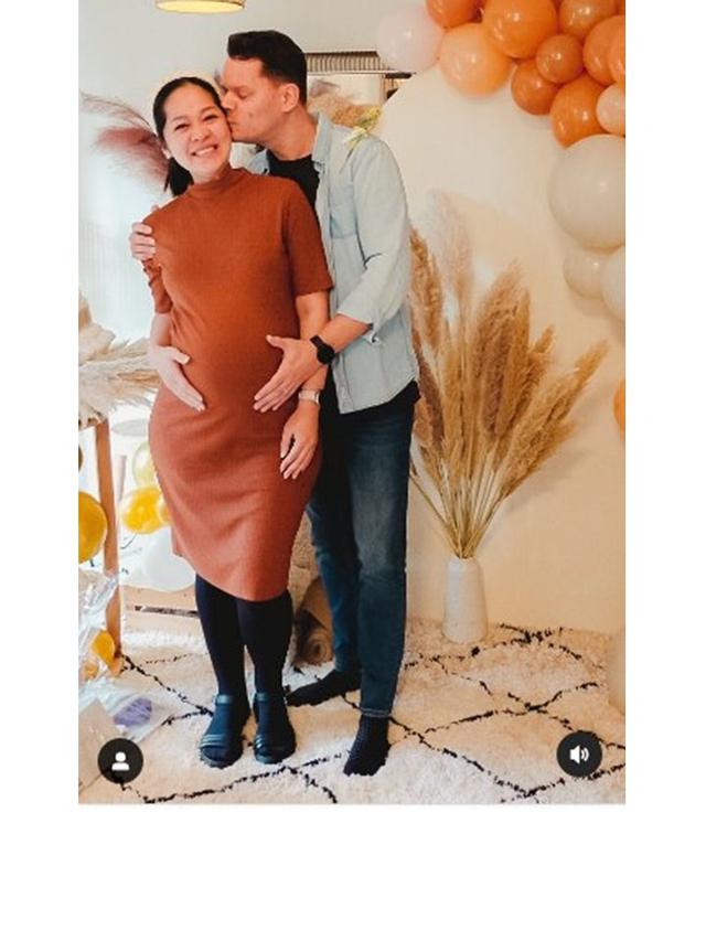 8 Momen Gracia Indri dapat Kejutan Baby Shower Kehamilan Pertama, Menangis Haru