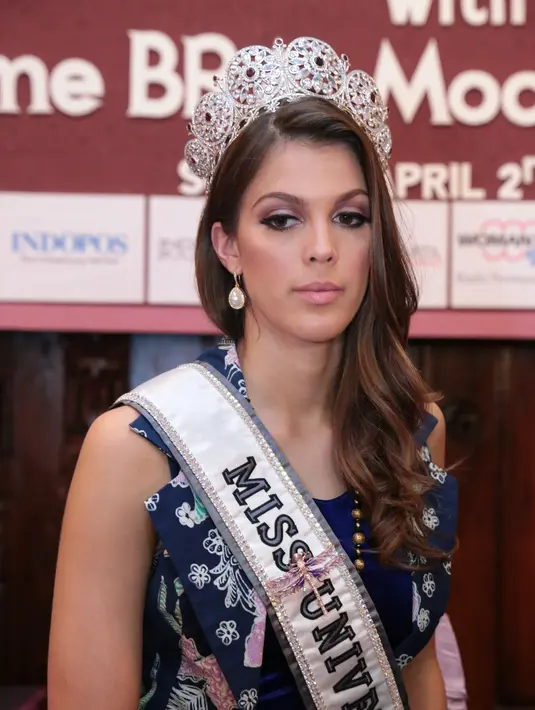 "Saya sangat cinta Indonesia, ini kedua kalinya saya kesini. Saya mau belajar apapun tentang Indonesia, saya berharap bisa kembali lagi ke Indonesia," tutur gadis asal Prancis itu. (Adrian Putra/Bintang.com)