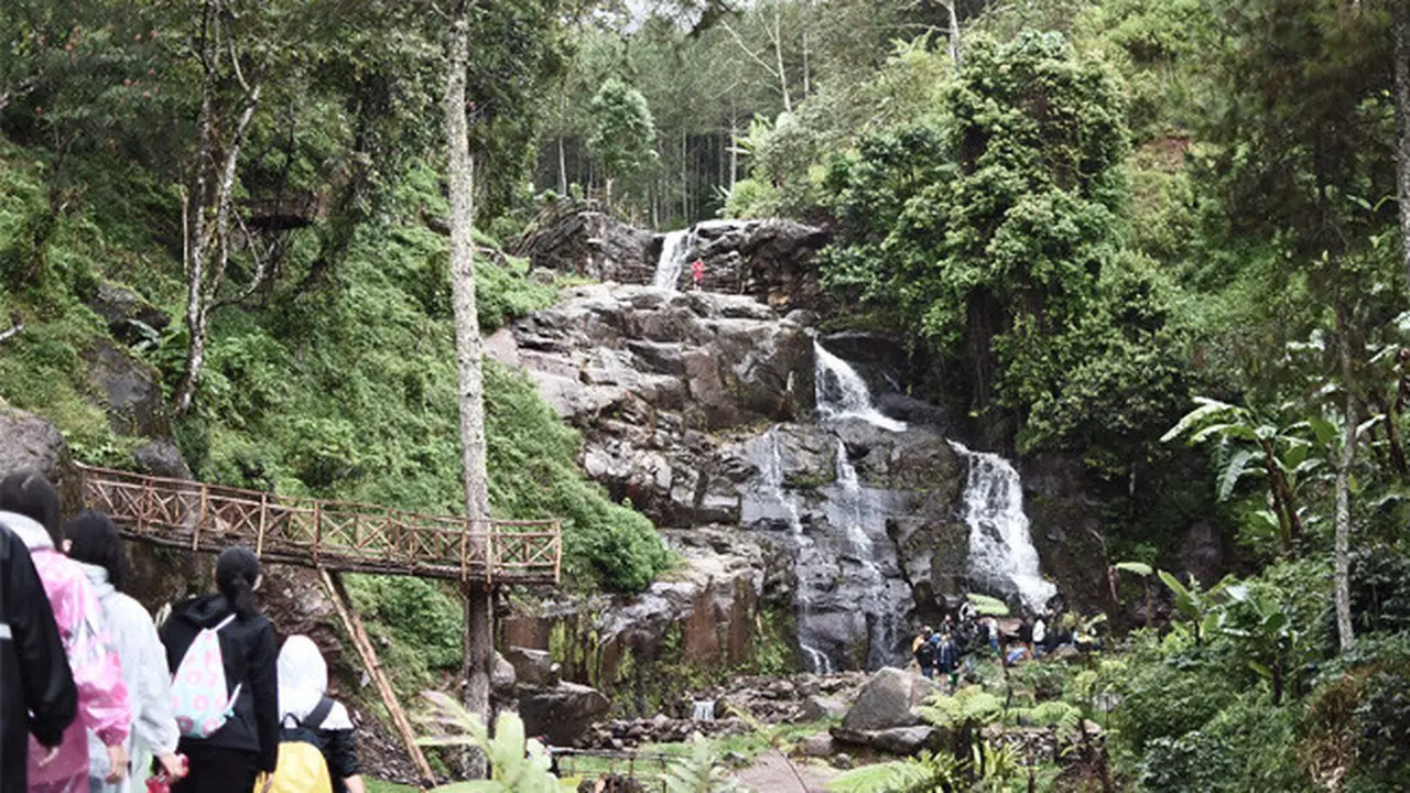 Wisata Alam Memukau: Curug Bellarosa Kampung Pasir Angling  