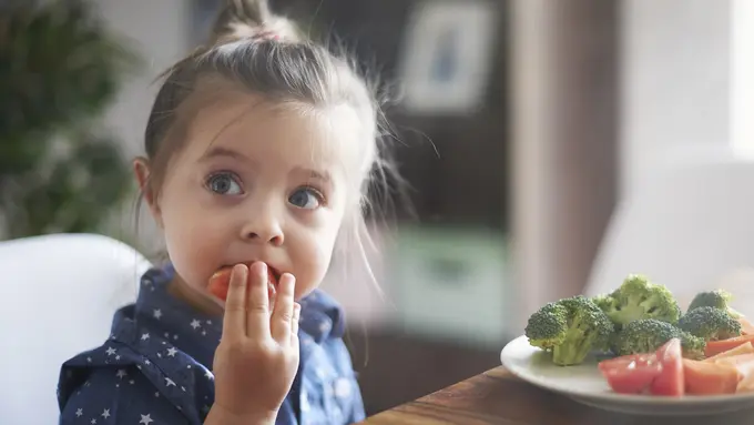 Anak makan