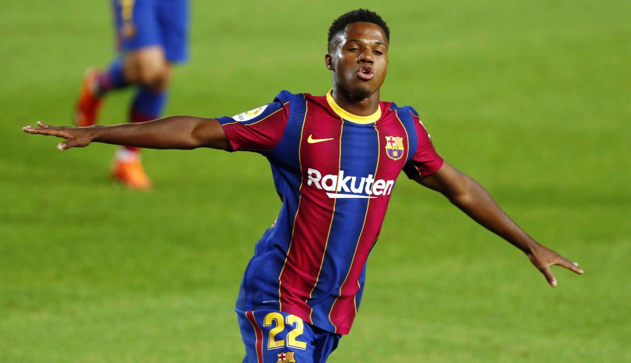 5. Ansu Fati (Barcelona) - Pemain muda ini sempat membuat heboh jagat sepak bola saat berhasil debut berseragam Barcelona pada usia 16 tahun. Wonderkid ini memiliki harga mencapai 80 juta euro atau setara dengan Rp1,3 triliun. (AP/Joan Monfort)