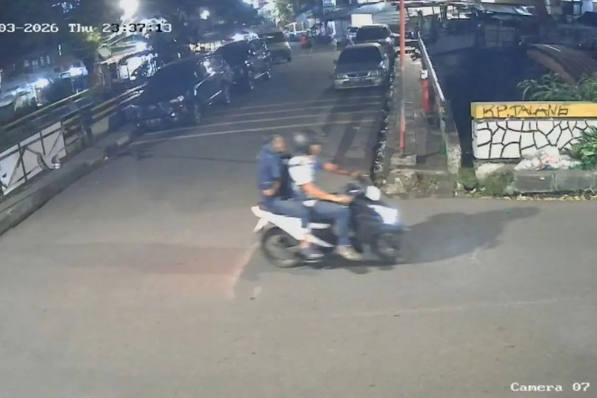 Dua pengendara motor yang diduga menyiram air keras ke Wakil Koordinator Komisi untuk Orang Hilang dan Korban Tindak Kekerasan (KontraS), Andrie Yunus (Istimewa)