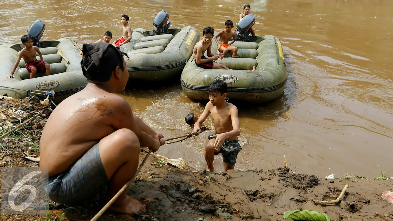 20151113-Keceriaan-Anak-anak-Ciliwung-Jakarta-YR