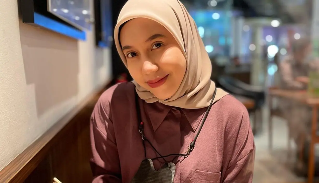 Penampilan baru Nadya Arifta pun menuai pujian dari warganet, ia disebut kian glowing. Senyumnya yang manis, membuat aura kecantikan Nadya juga kian terpancar. (Liputan6.com/IG/@nadrifta)