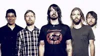 Seluruh personel Foo Fighters juga rela untuk mengunjungi banyak studio di delapan kota.