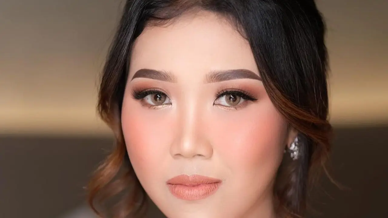 Pesona Kiky Saputri dengan Makeup Tebal, Disebut Mirip Gisella Anastasia