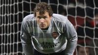 1. Jens Lehmann - Lehmann merupakan pilar penting di bawah mistar gawang Arsenal kala itu. Kiper asal Jerman itu hanya kebobolan 26 gol dalam satu musim, paling sedikit dibandingkan tim lain. (AP/Matt Dunham)