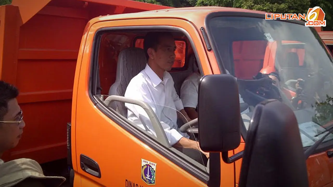 jokowi-nyupir-131211c.jpg