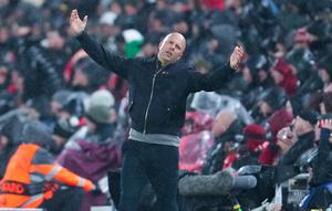 Laga berjalan sengit sejak awal, dengan Liverpool tampil agresif demi mengejar defisit dua gol dari leg pertama. Namun, ketajaman lini depan PSG menjadi pembeda, terutama lewat penampilan Ousmane Dembele. (AP Photo/Jon Super)