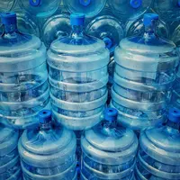 Ilustrasi galon air mineral dalam kemasan (AMDK). (Foto: Shutterstock)