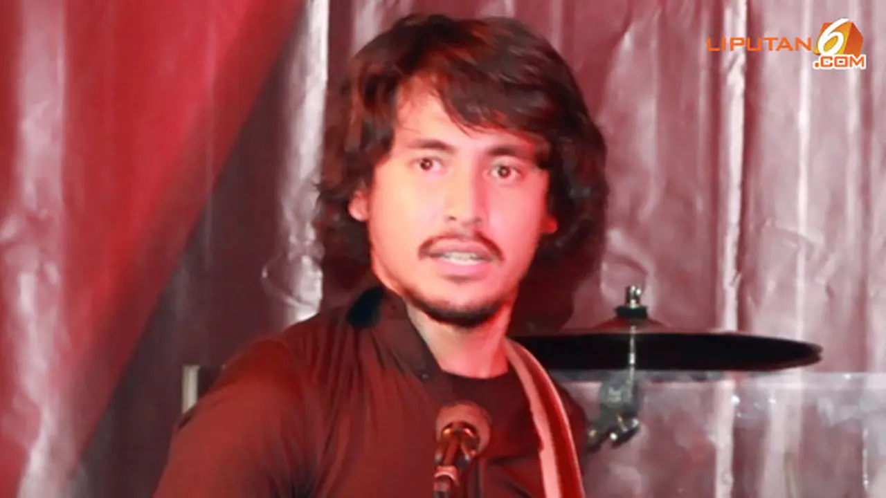 ello-gitar-130326b.jpg