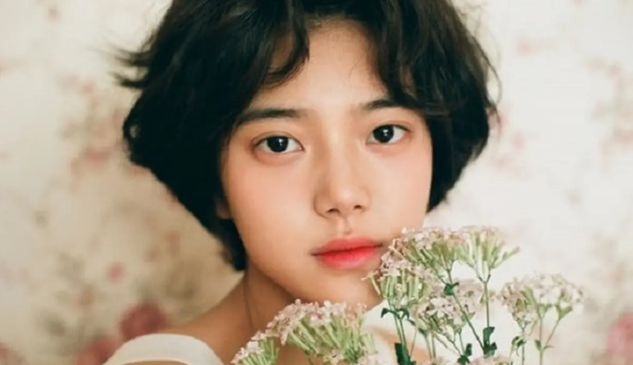 Minseo adalah penyanyi di bawah naungan agensi Mystic Entertainment. Ia adalah debut resmi dengan merilis mini album yang berjudul The Diary of Youth pada 6 Maret. (Foto: soompi.com)
